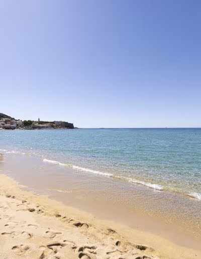 La plage d'Algajola en été