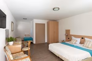 Chambre triple, accès PRM - Hôtel Maristella